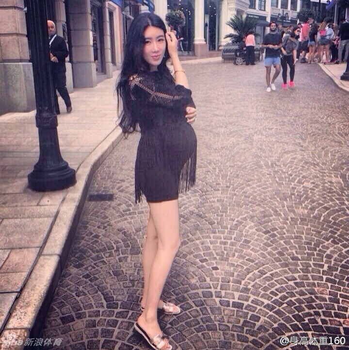 鲁能球员王永珀喜获爱女_高清图集_新浪网