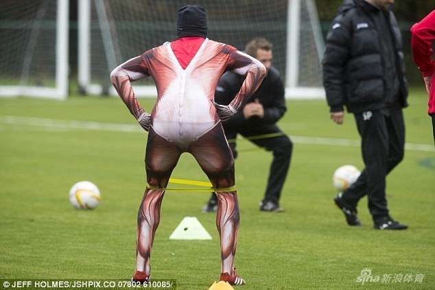 亮瞎!足坛最炫战袍 穿这么屌谁敢跟他踢球(图)(转)