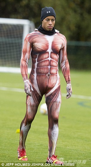 亮瞎!足坛最炫战袍 穿这么屌谁敢跟他踢球(图)(转)