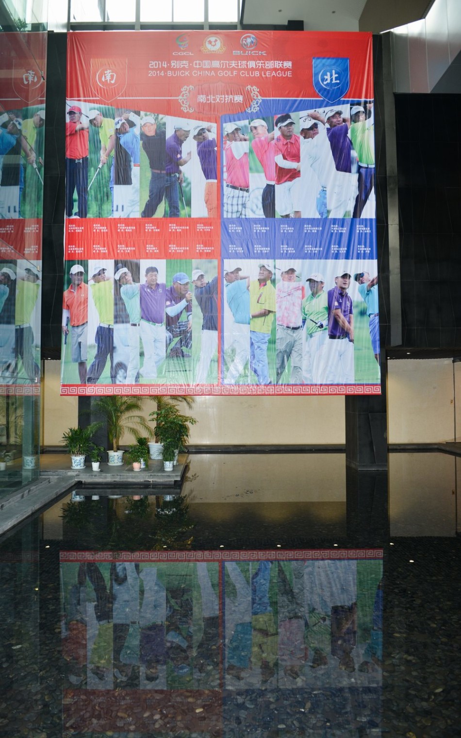 北方全明星队队员身着统一队服,在镜头前自信展示,充满团队凝聚力与冠军气势