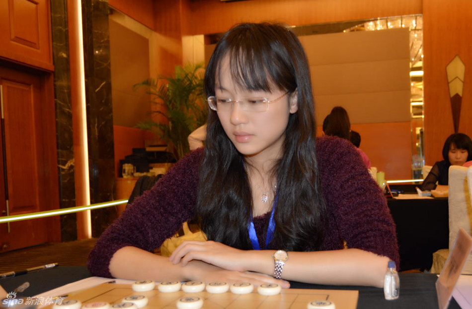 美女高手出战象棋个人赛_高清图集_新浪网
