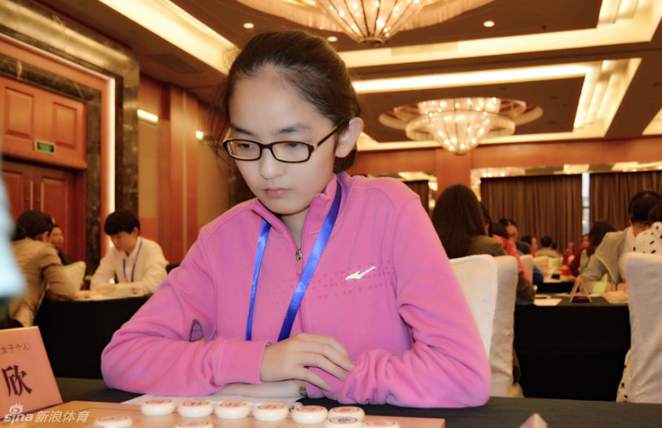 象棋个人赛美女争艳_高清图集_新浪网