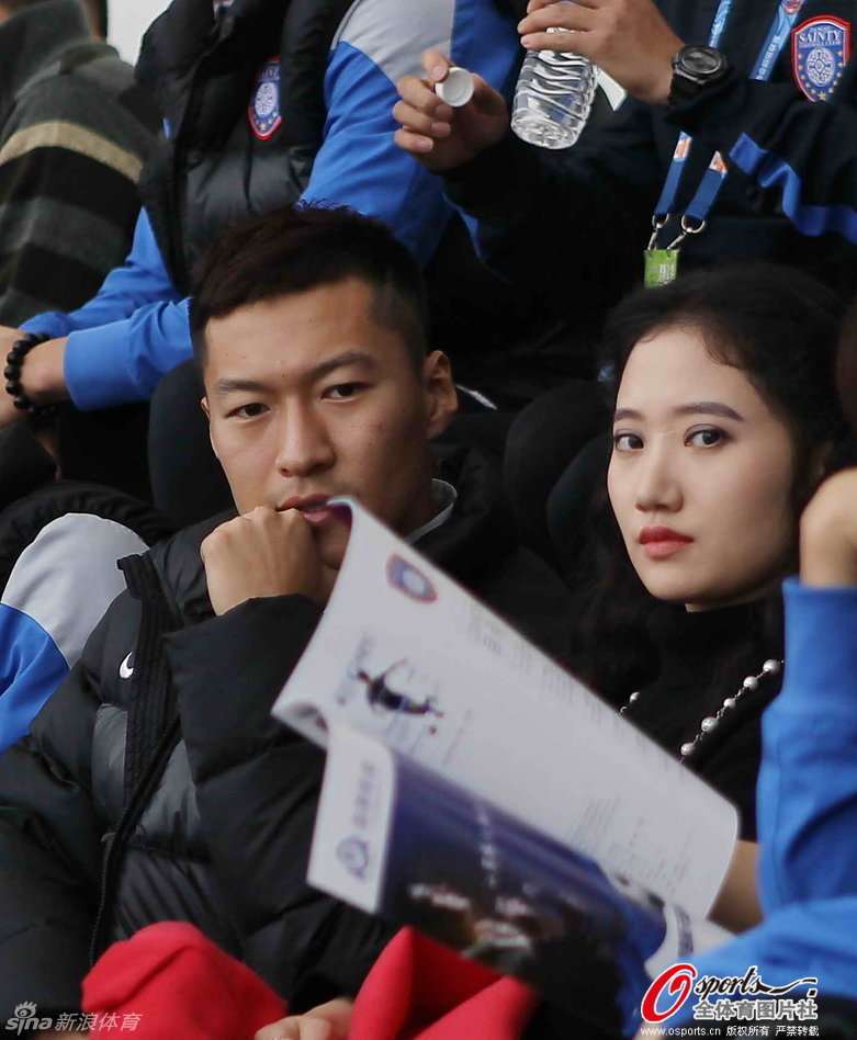 吴曦与女友场边观战_高清图集_新浪网