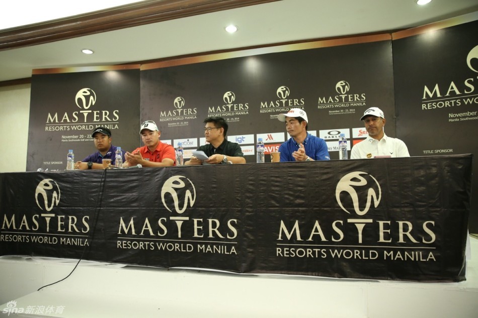 发布会结束后，梁文冲面带微笑与现场工作人员及嘉宾友好交流，气氛轻松融洽。