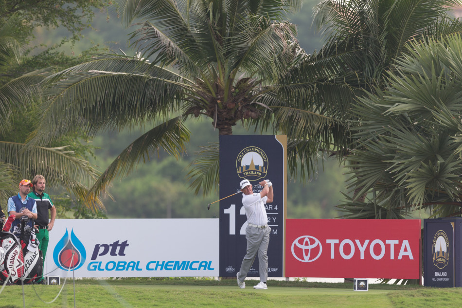 赛前球星云集,包括巴巴·沃森、马丁·凯梅尔等人在博物馆与冠军奖杯合影