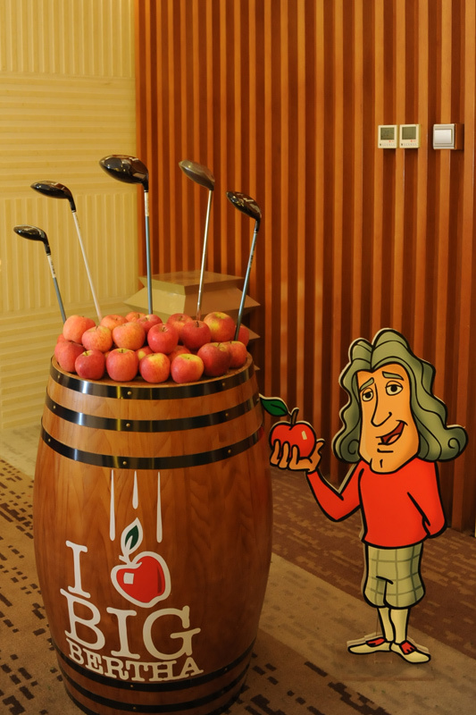 明亮的展厅内,整齐陈列的Big Bertha Beta全系球杆,仿佛一支等待检阅的科技舰队,静候球手驾驭。