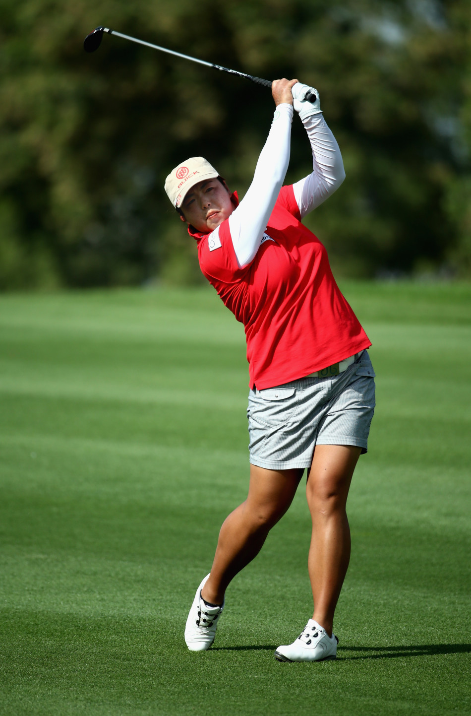 夺冠后，冯珊珊与同组球员友好拥抱，互相祝贺