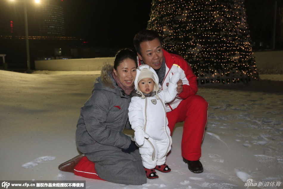 申雪赵宏博带爱子出席活动