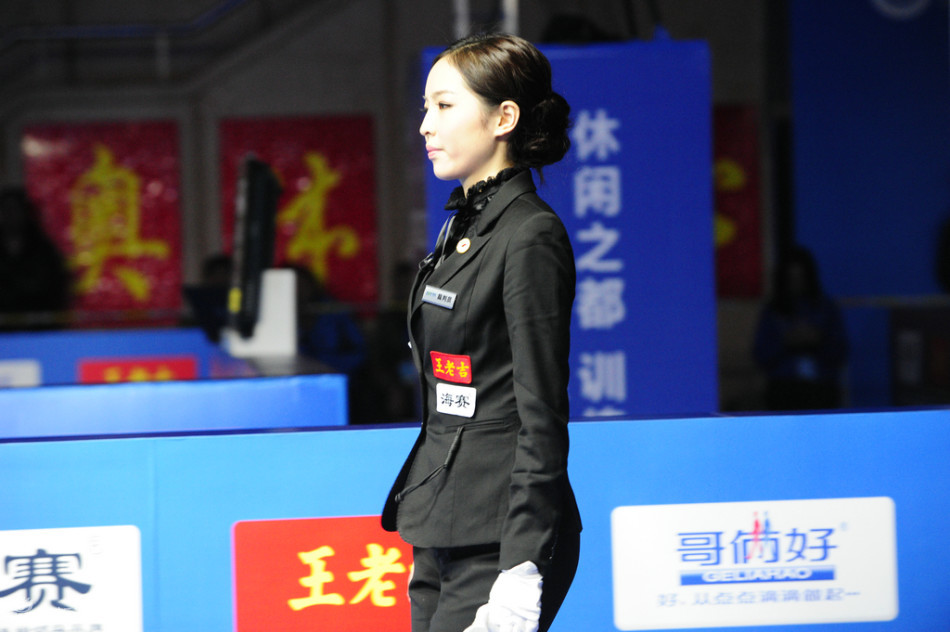 中式八球惊现美女裁判(12张)图集.暂无