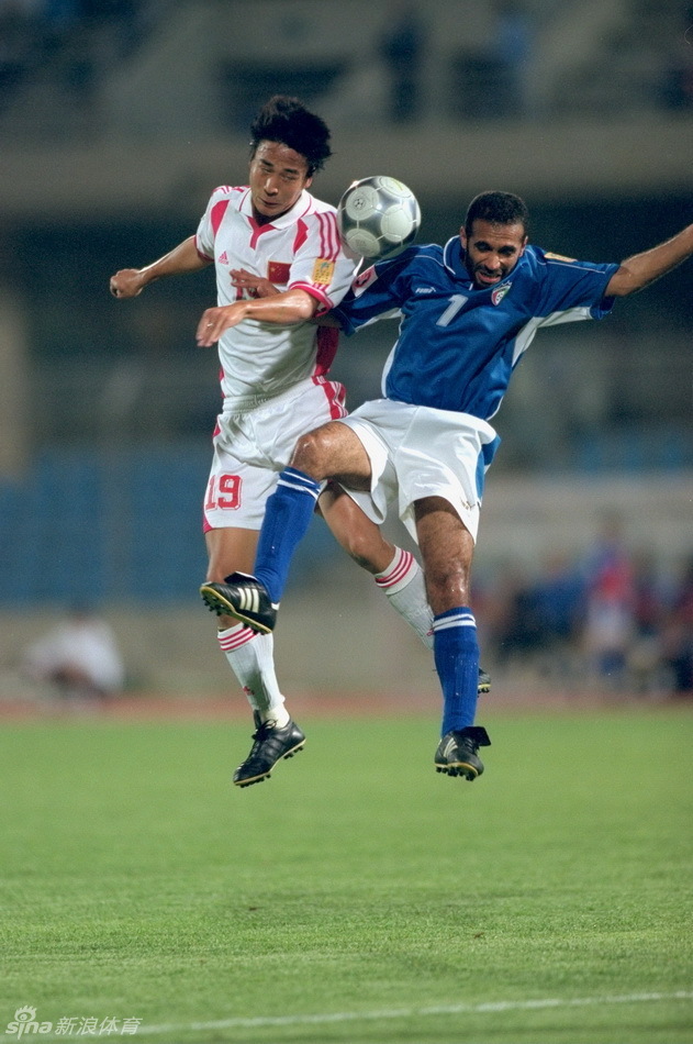 2000年亚洲杯小组赛中,中国队以2:2打平韩国队
