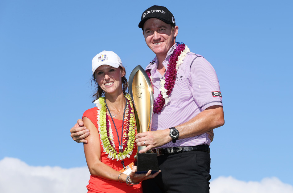 沃克尔张开双臂激情庆祝,身后的赛场是他梦想成真的地方。