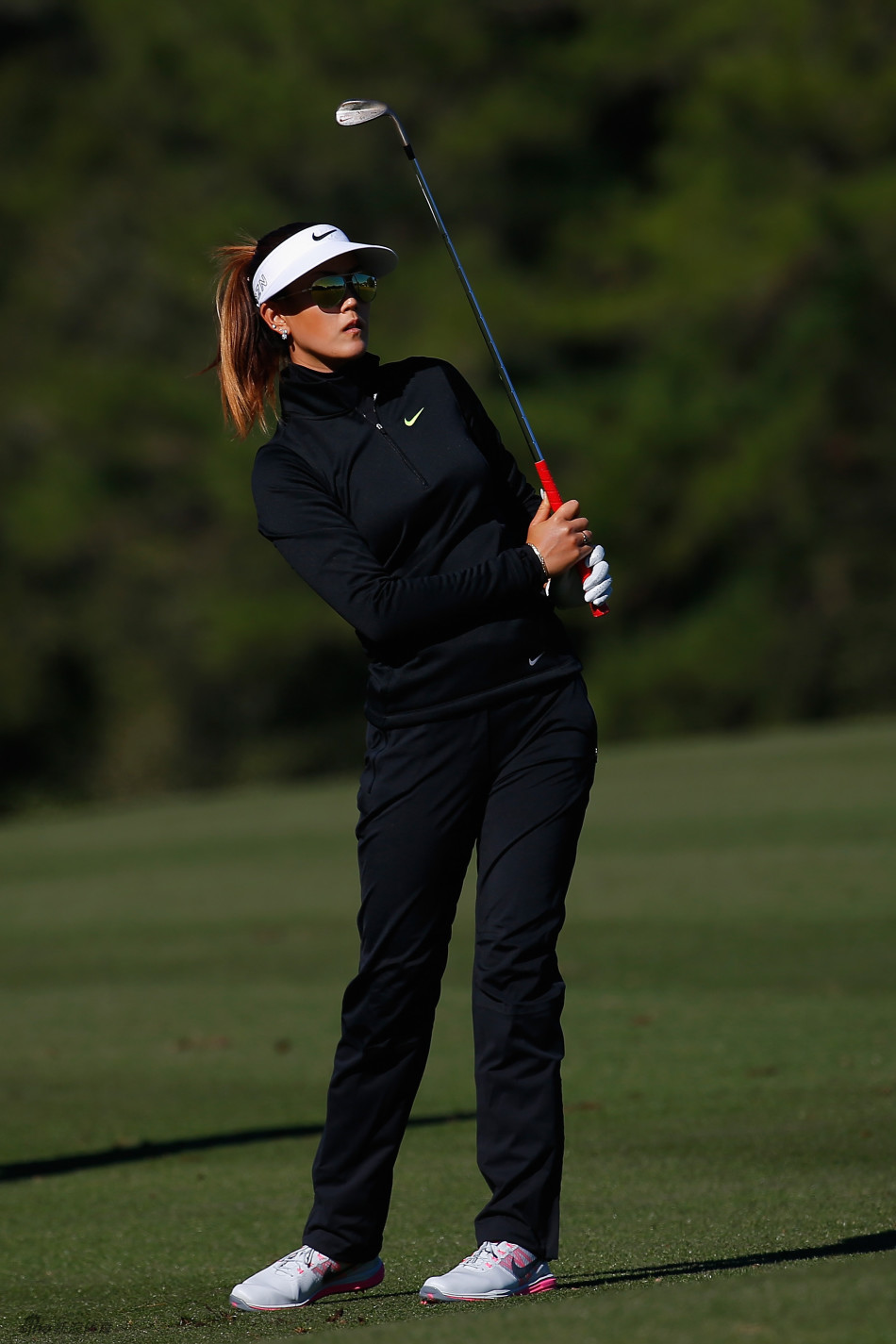 科达果岭旁沉稳推杆，决胜时刻气定神闲