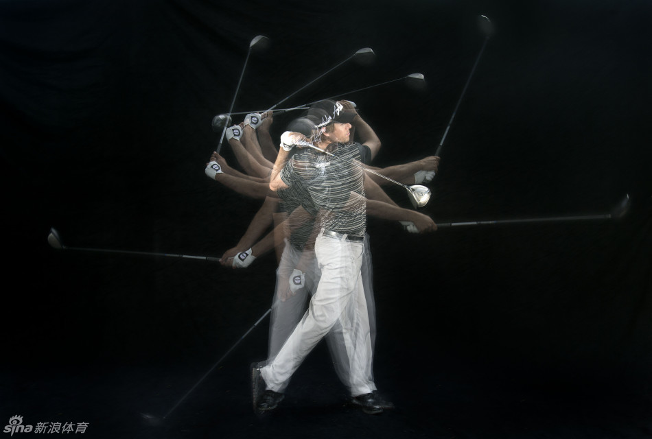 阿伦·巴德利采用独特站姿，脊柱角度稳定，为扎实触球做好准备