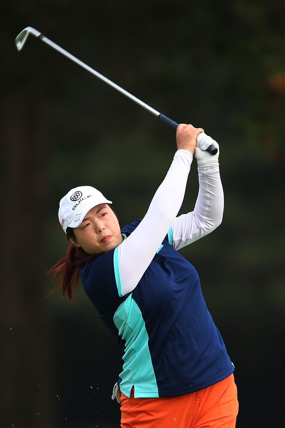 比赛结束,球员完成标志性的优雅收杆,身影在夕阳下显得从容而满足,为一天的拼搏画上句号