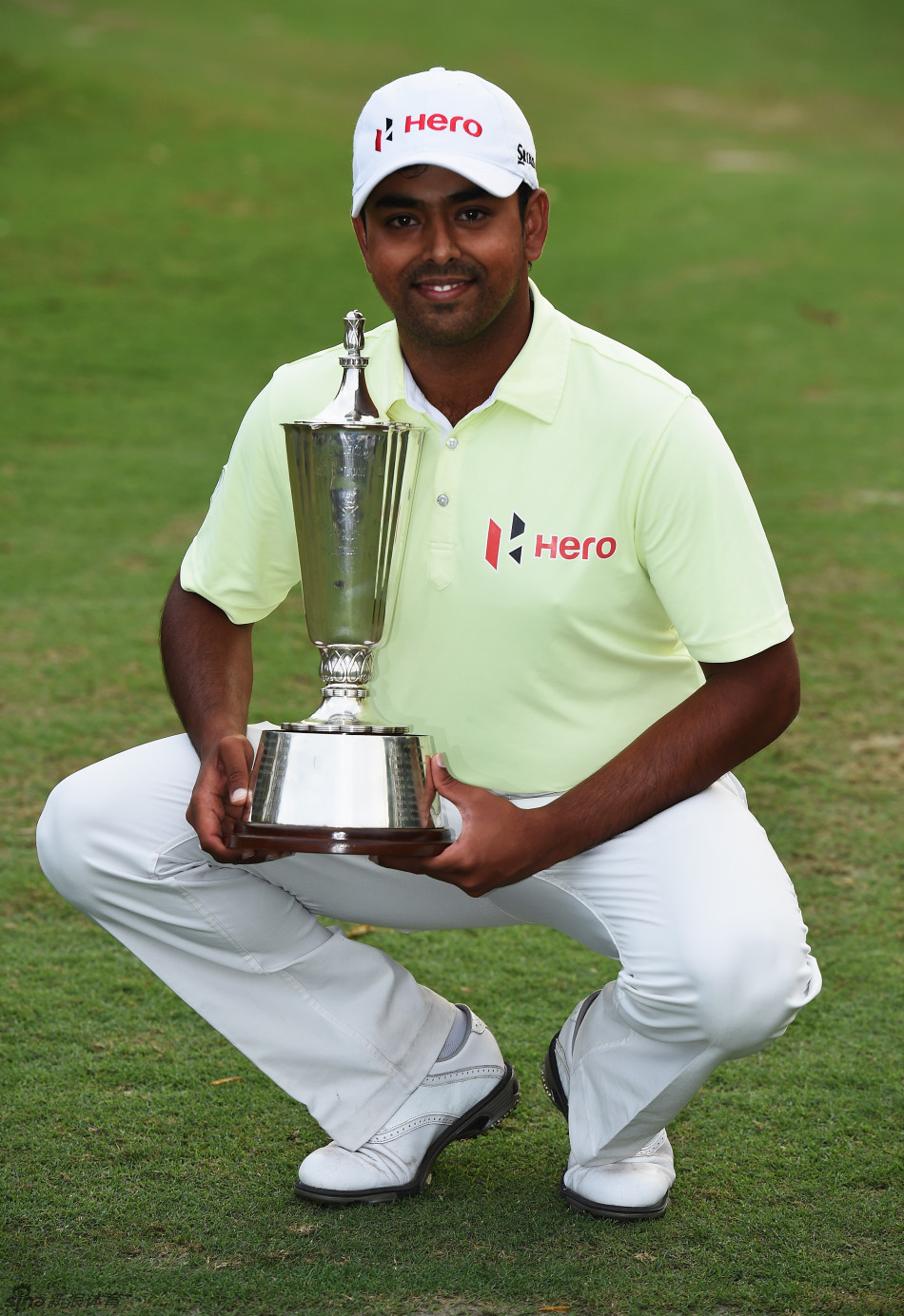 拉西里扎实触球瞬间，动作流畅标准，彰显其深厚的训练功底。