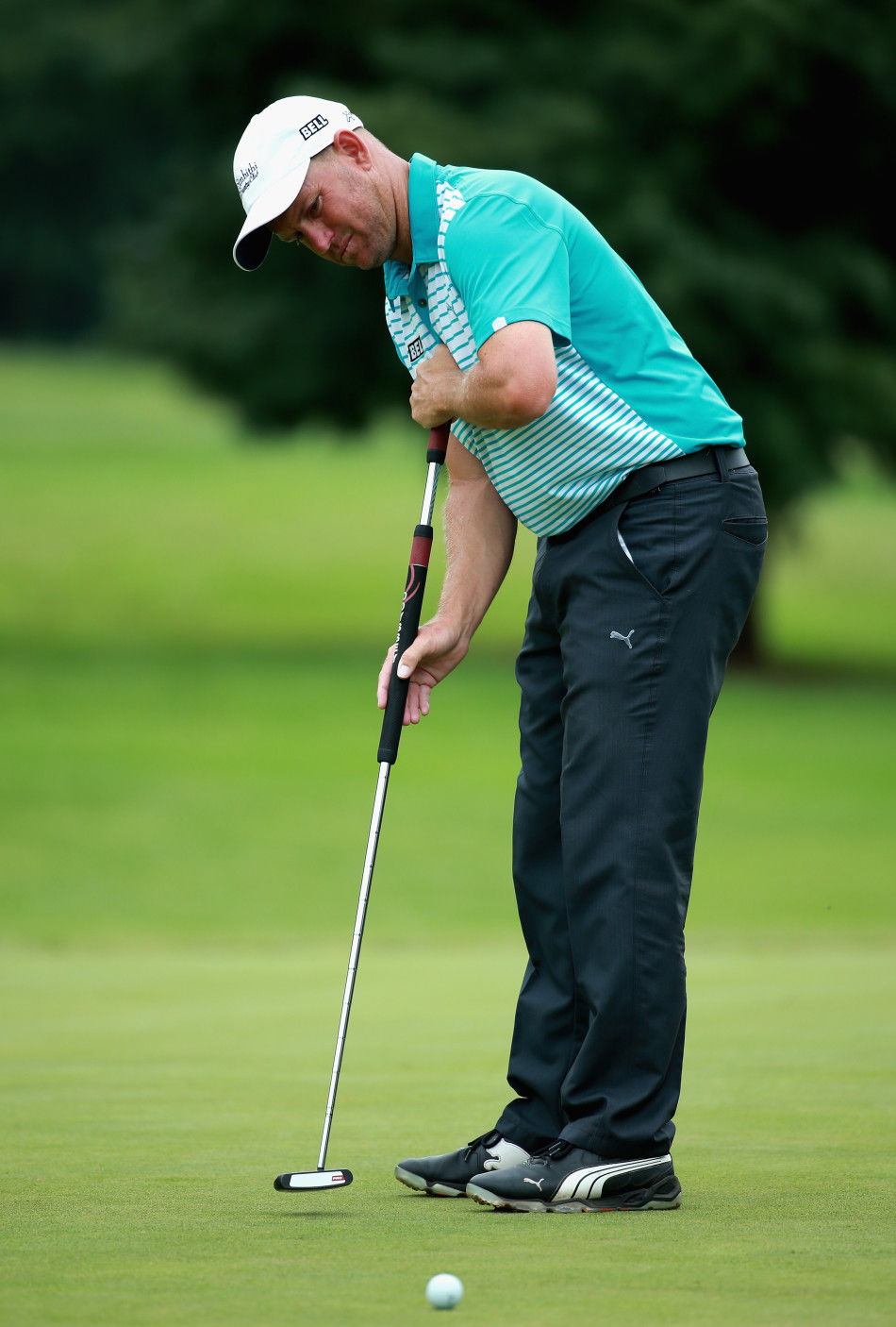 南非选手杰比·克鲁格在南非公开赛首轮专注凝视,无柏忌的完美开局让他对本土夺冠充满渴望。