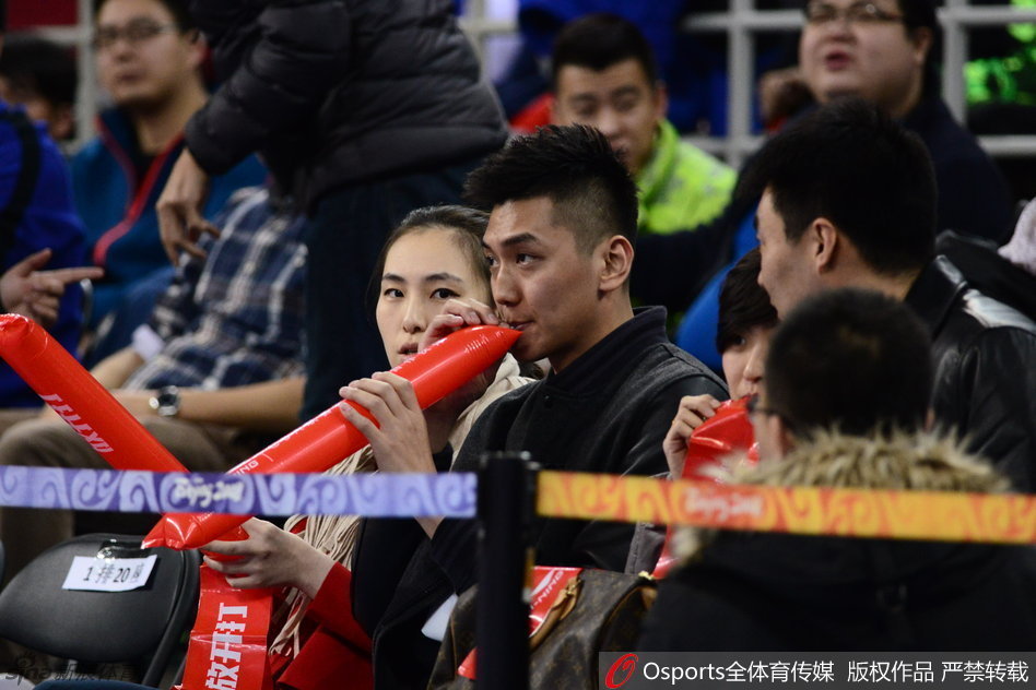 CBA半决赛第1场 北京114-108广东 -- 佛山E家