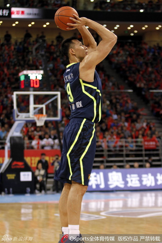 CBA半决赛第1场 北京114-108广东 -- 佛山E家