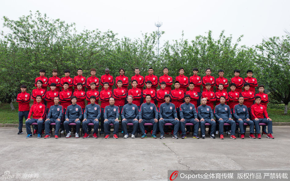 前場籃板隨便搶，但火箭內線老將在對手籃下就是死活擱不進去？