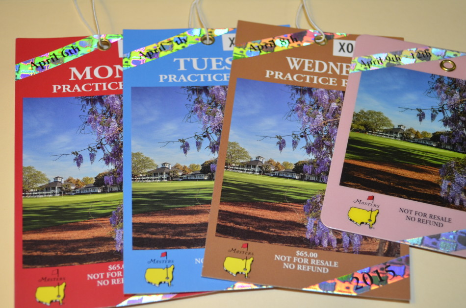 五张不同日期的门票被精心排列组合,它们共同构成了一次完整的高尔夫朝圣之旅,每一张都承载着不同的期待。