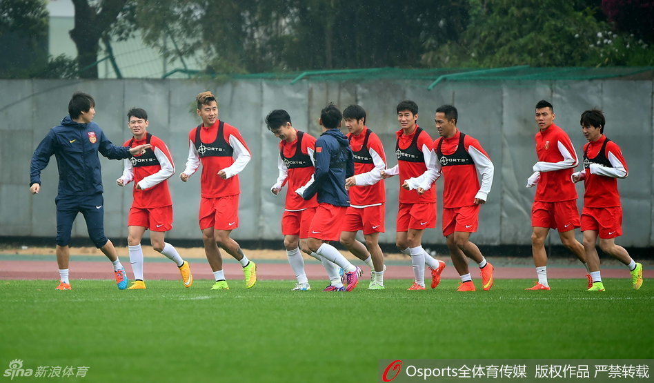 国足长沙进行恢复训练