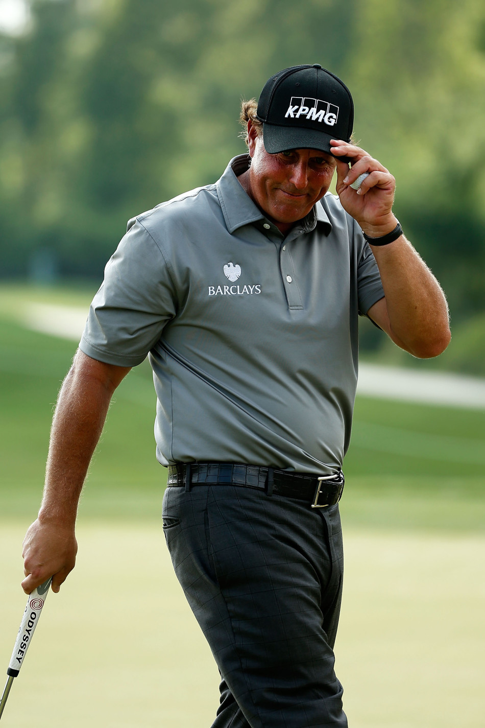 帕特里克·瑞德在发球台上蓄势待发，正在进行完整的挥杆击球，动作充满爆发力。