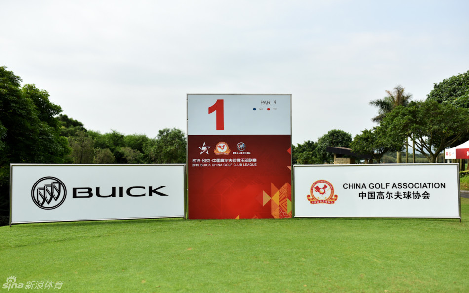 赛事背景板上,别克与中国高尔夫球协会的联合标识在阳光下熠熠生辉,宣告着一场高规格业余联赛的正式启动。
