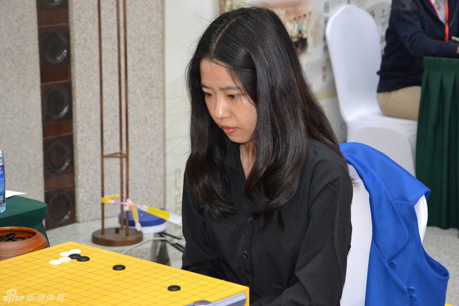 女子围甲第2轮棋手特写_高清图集_新浪网