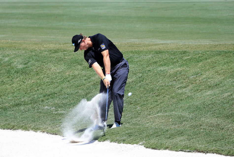 北爱尔兰巨星罗里·麦克罗伊的开球动作浑然一体，充满动能，这是其登顶世界第一的冠军挥杆。