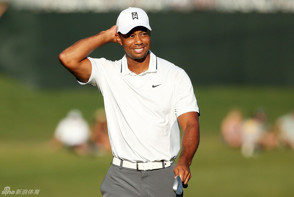 澳大利亚名将简森·戴伊在球道上沉稳挥杆，其经典动作充满力量感，正处冲击世界巅峰的时期。