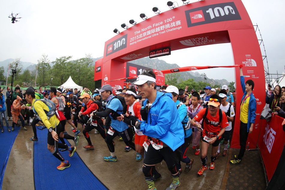 2015TNF100北京国际越野赛雨中行进热力不减
