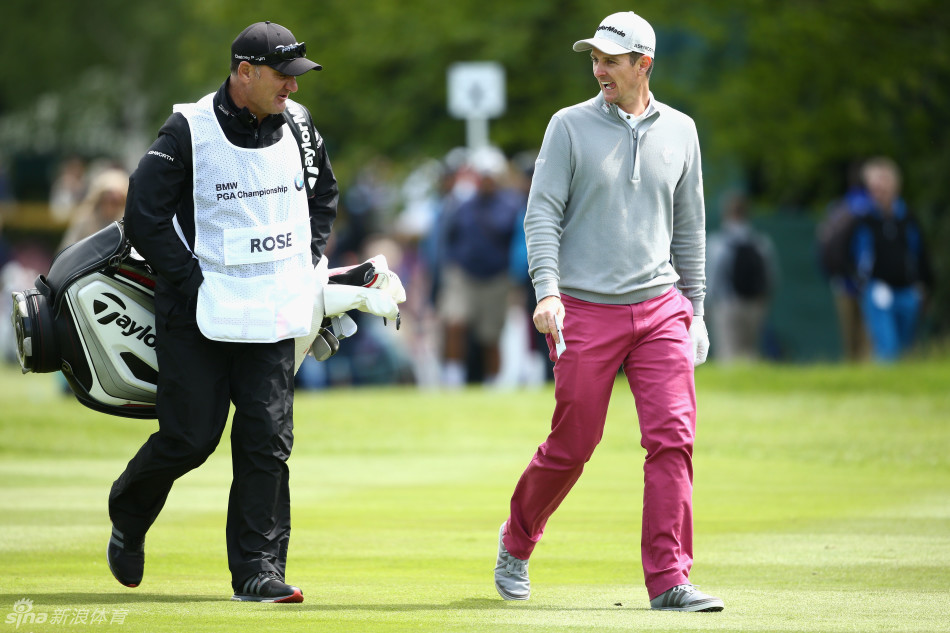 罗斯赢得宝马PGA锦标赛冠军后紧握拳头激动呐喊庆祝胜利时刻