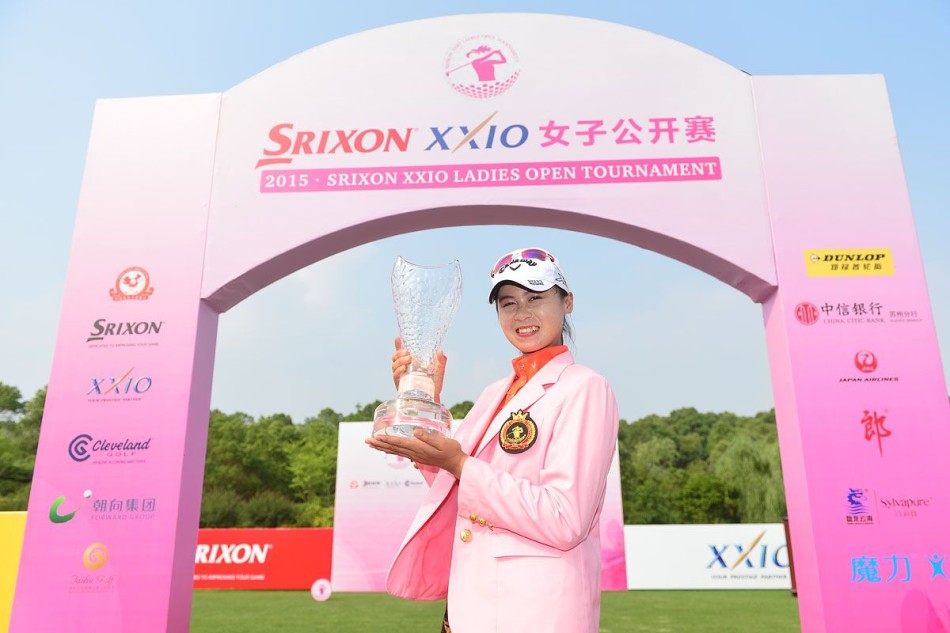 决赛轮关键推杆,布萨巴甘全神贯注凝视线路,她的冷静与专注是夺冠的基石