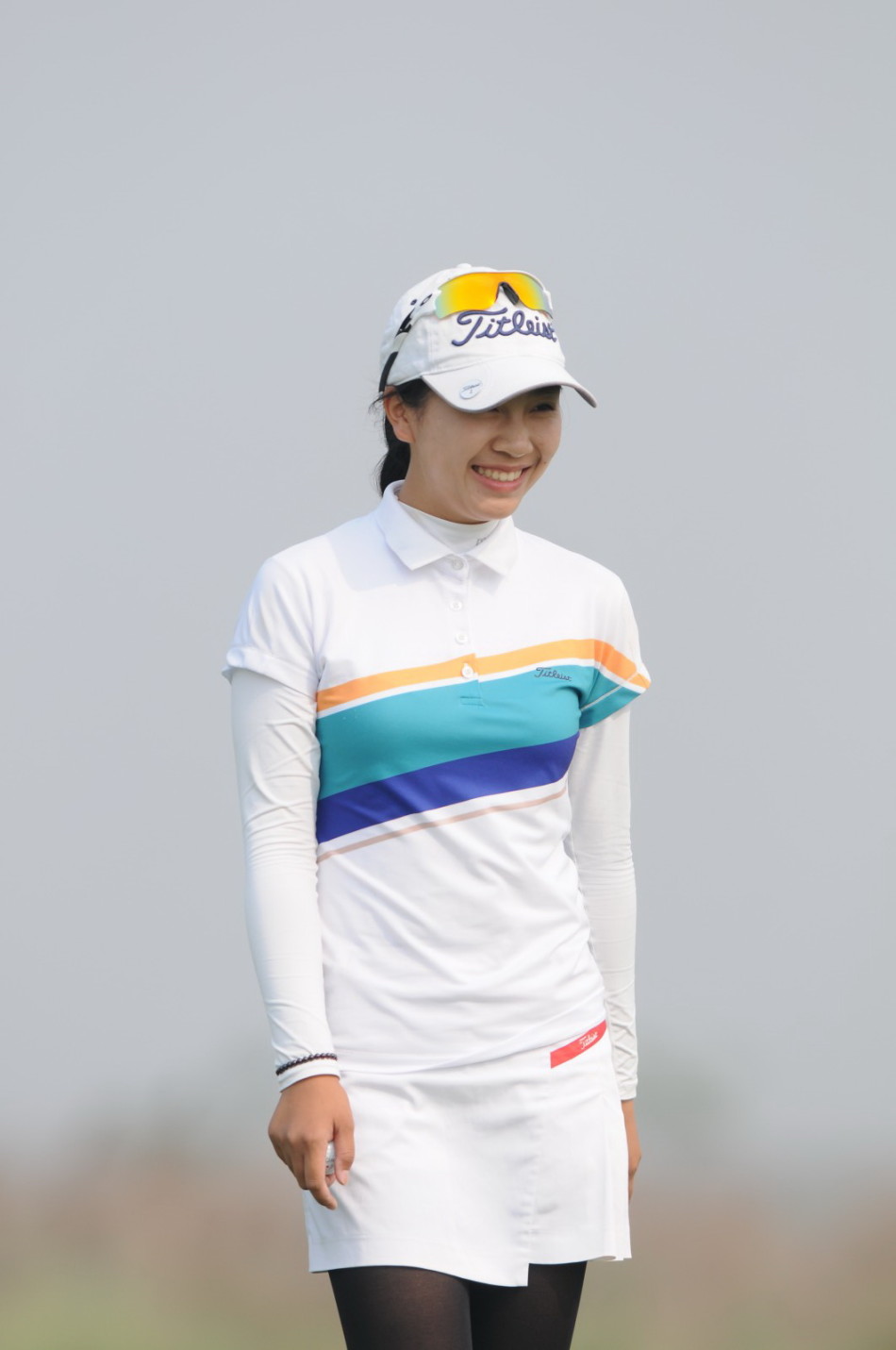 球手吴牧雨绽放出灿烂开朗的笑容，极具感染力，展现了高尔夫运动阳光、积极的一面。