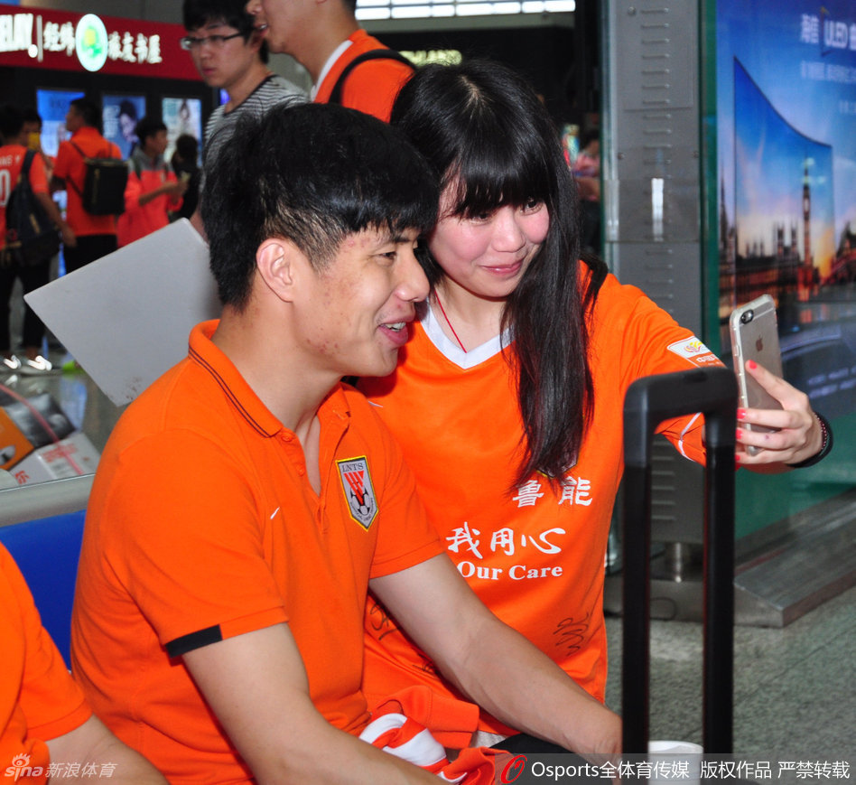 又能投三分又能護筐，火箭二隊先發中鋒的作用看起來非常全面？