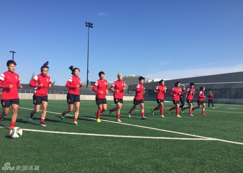.京时间6月5日消息,加拿大,中国女足训练备战世