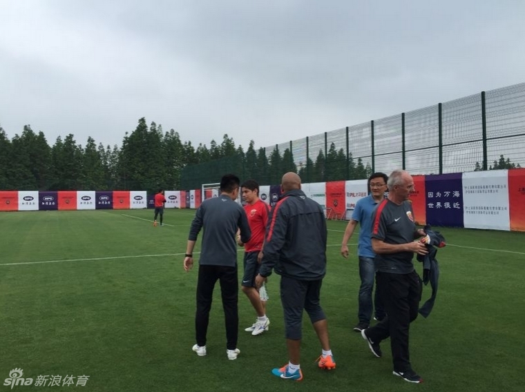 改10分鐘制，咪咕轉播從商業角度講能否向籃協索賠版權費？