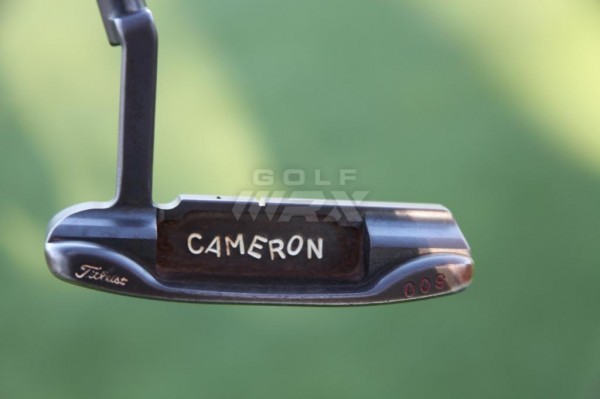 多支Vokey SM5挖起杆的杆头特写，不同的杆面角度与研磨是处理果岭边复杂球况的秘诀。