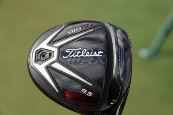 小飞侠在比赛中露出从容的微笑，冠军的自信与他对全套Titleist装备的信任表露无遗。