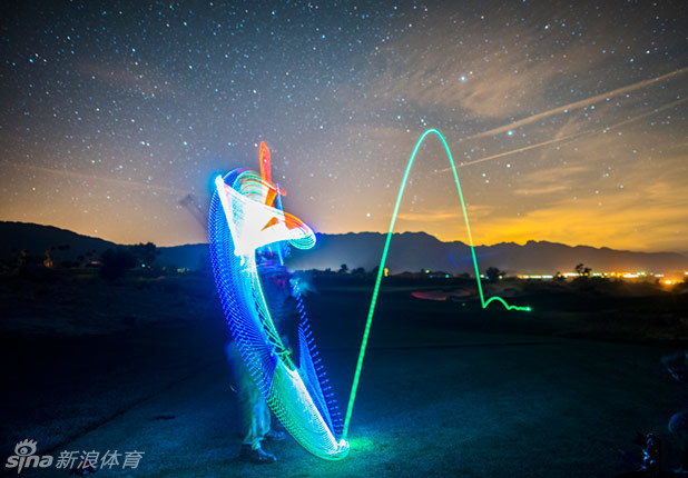 星空挥杆记:光影交织的高尔夫诗篇