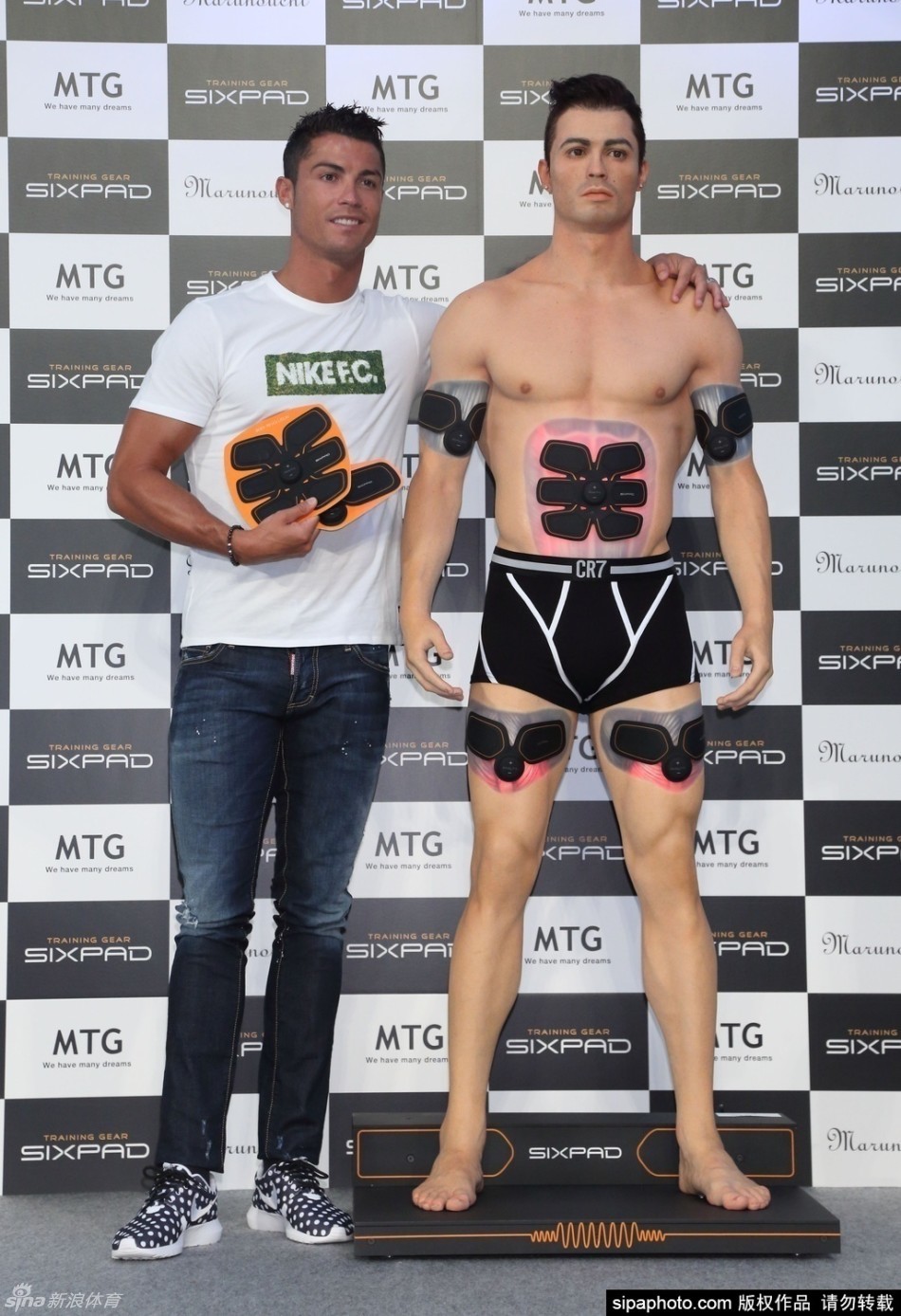 C罗帅气出席商业活动 高清图集 新浪网