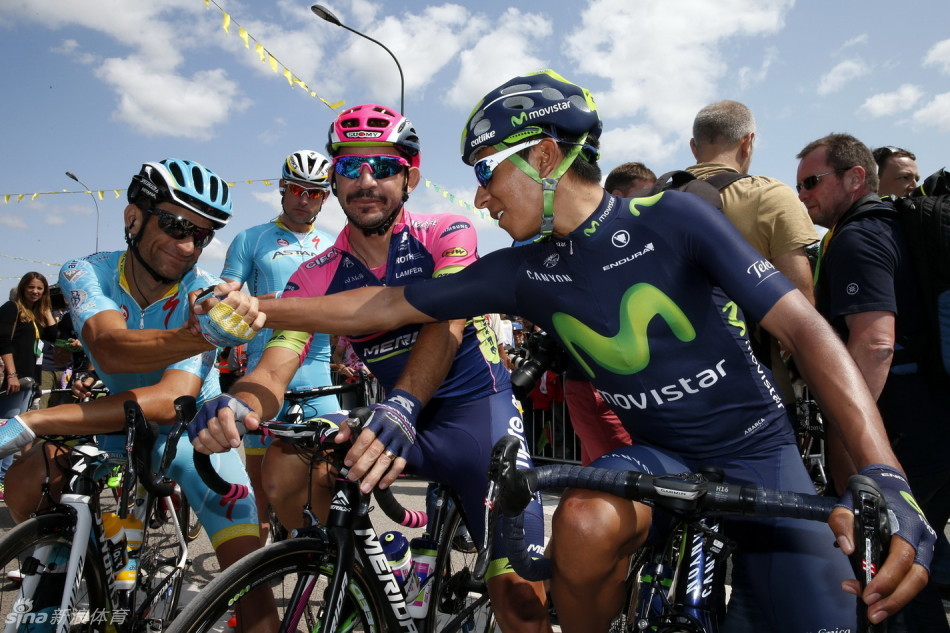 环法第六赛段捷克车手孤军夺冠 马丁摔伤保黄