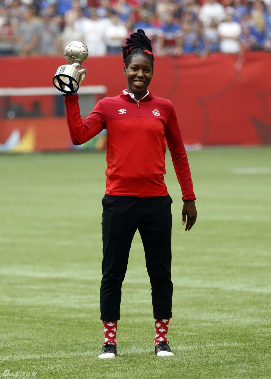 北京时间7月6日，女足世界杯，美国女足夺冠并参加颁奖礼。