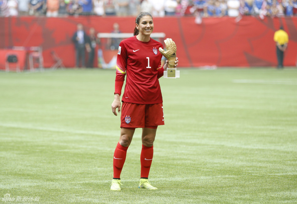 北京时间7月6日，女足世界杯，美国女足夺冠并参加颁奖礼。