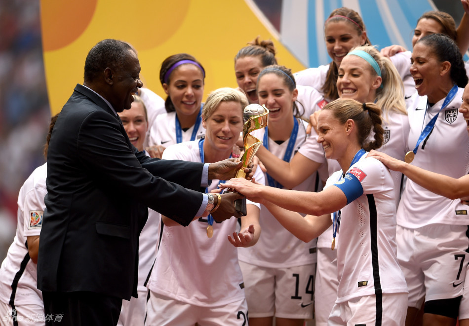 北京时间7月6日，女足世界杯，美国女足夺冠并参加颁奖礼。