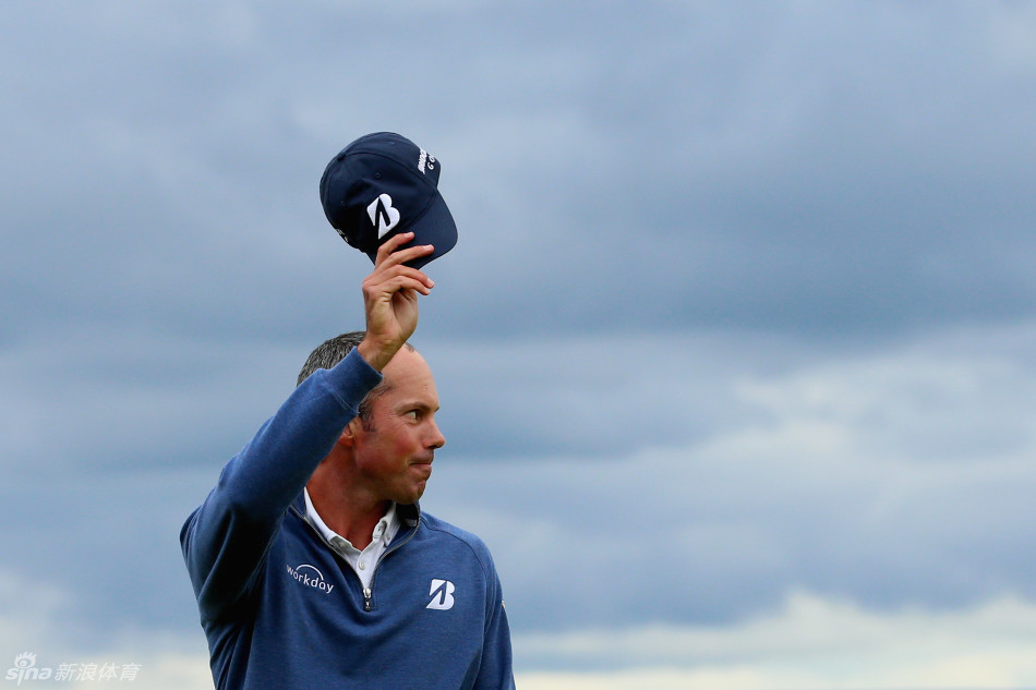 里奇-福勒在球员锦标赛决赛轮中果断挥杆,这是向冠军发起冲击的 decisive moment。