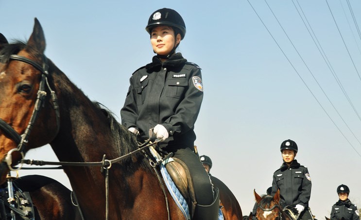 最美大连女骑警12张图集暂无