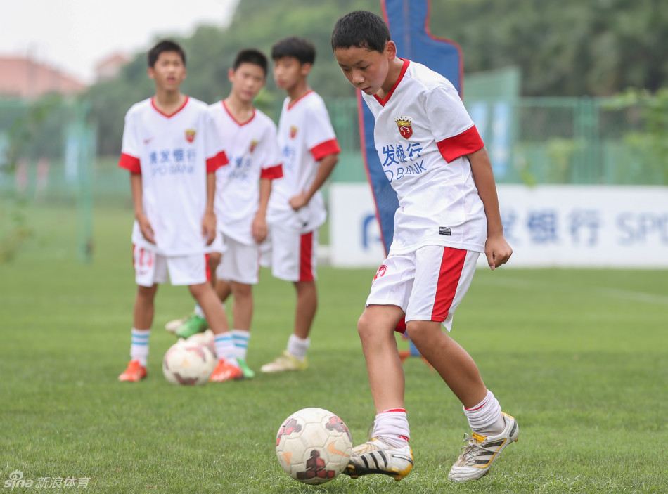 上海崇明根宝足球俱乐部成立