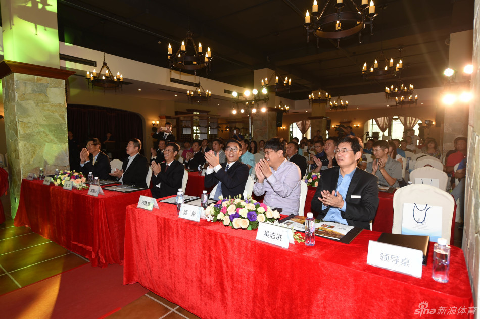 北京时间8月18日，中国高尔夫两大顶级品牌——如歌与朝向集团宣布成为战略合作伙伴