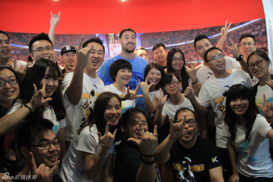 汤普森中国行参观安踏总部